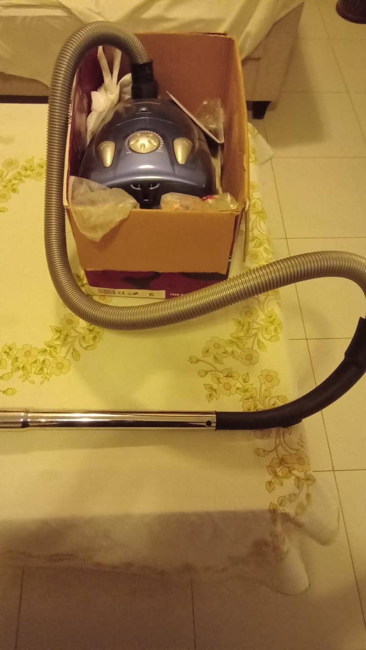 Deluxe Vacuum Cleaner 0