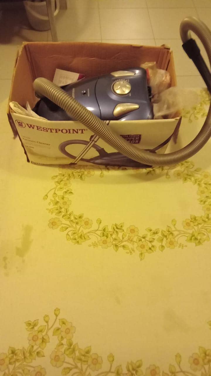 Deluxe Vacuum Cleaner 1