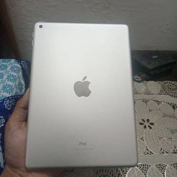 ipad 6th gen - Not a single fault - good condition 4