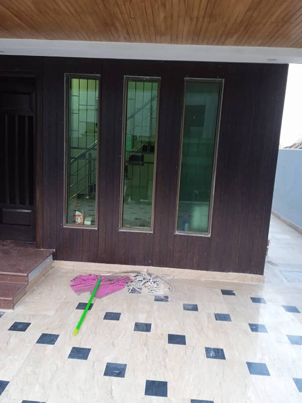 10 Marla Luxury House For Sale in Shaheen Block Bahria Town Lahore 3