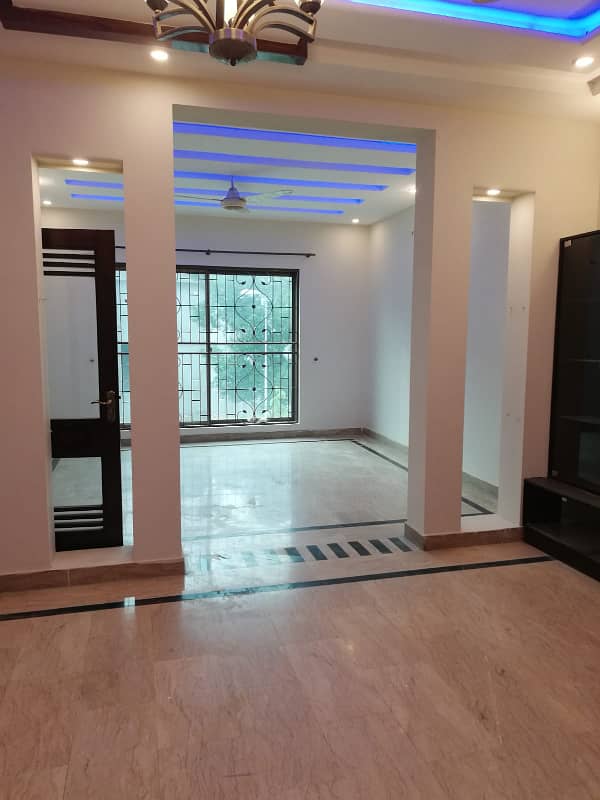 10 Marla Luxury House For Sale in Shaheen Block Bahria Town Lahore 5