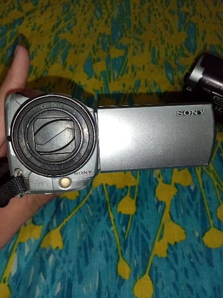 Sony Handycam camera DCR SR65 2