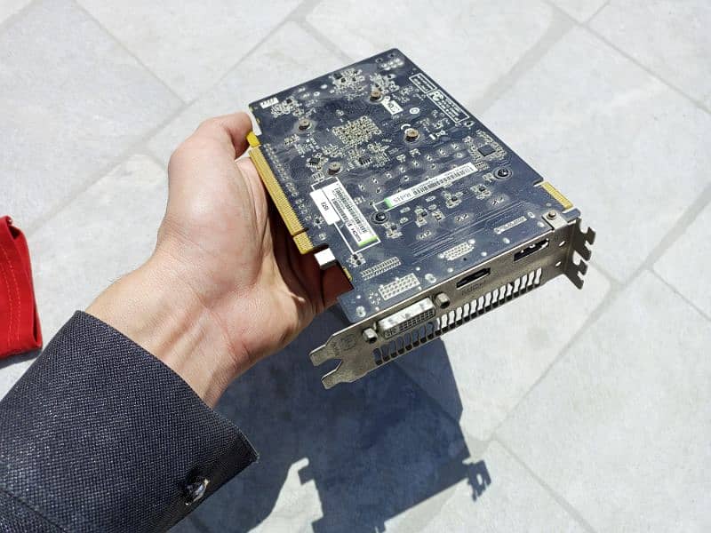 Graphic card GPU (2GB) r7 260x DDR5 3