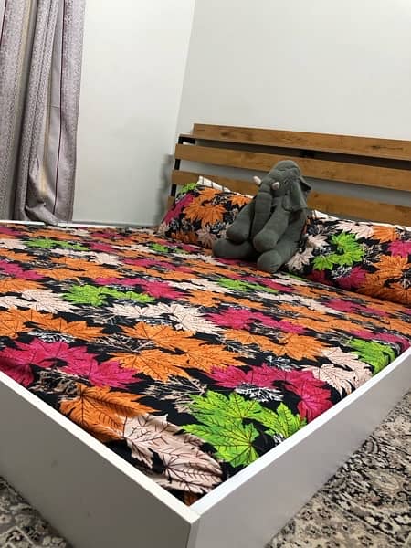 Platform wooden NO MATTRESS frame ONLY 6 by 6.5 price is negotiable 4