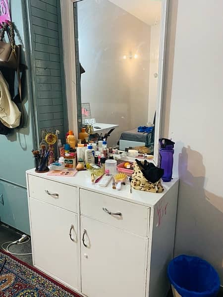 DRESSING TABLE AND MIRROR 1