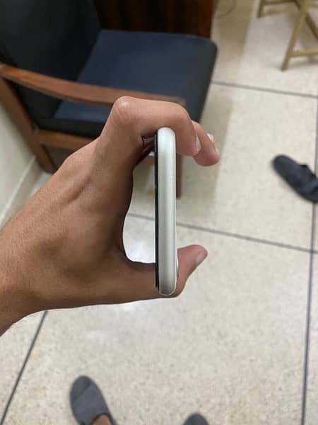 iphone 11 128gb pta, urgent sale. (95 B. H) 5