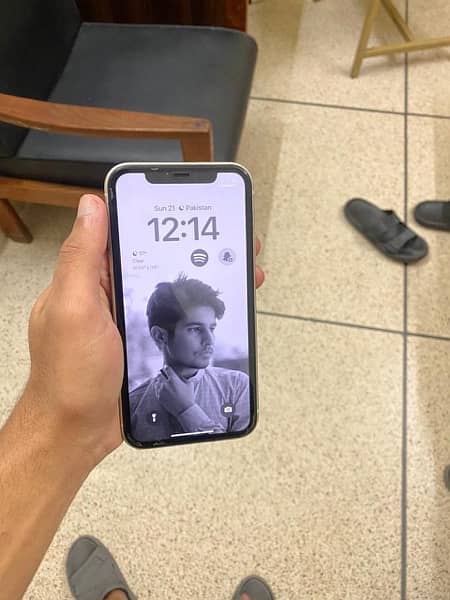 iphone 11 128gb pta, urgent sale. (95 B. H) 7