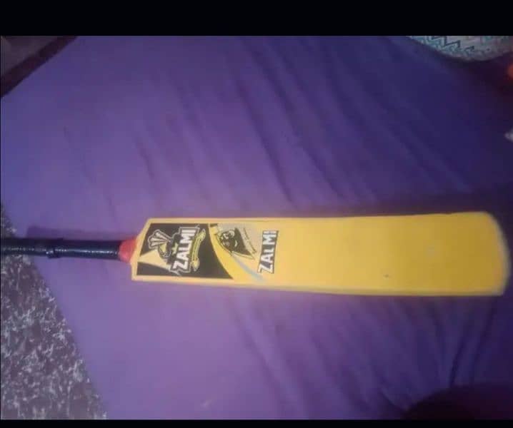 ZALMI PESHAWAR Ka Cricket Bat With 2 Free Balls 10/8 condition 3