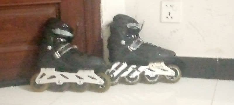 skating shoes with safety gears adjustable 8-30 years 0