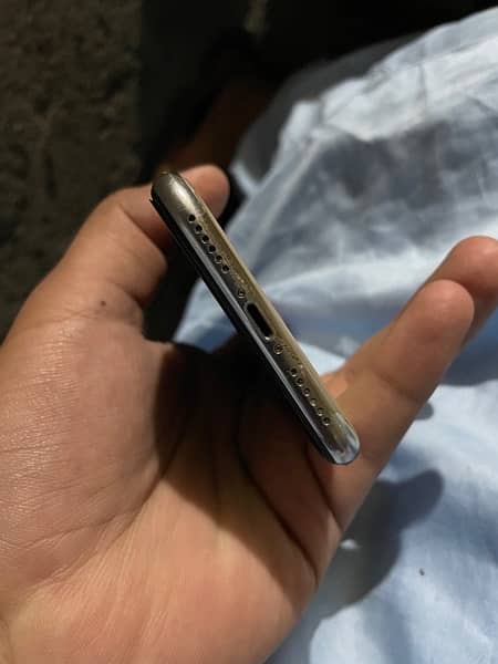 Iphone X 64 GB PTA Approved 5