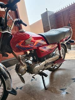 CD 70 bike for sale in very good condition genuine engine