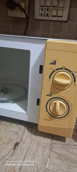 microwave oven of national company in good condition 2