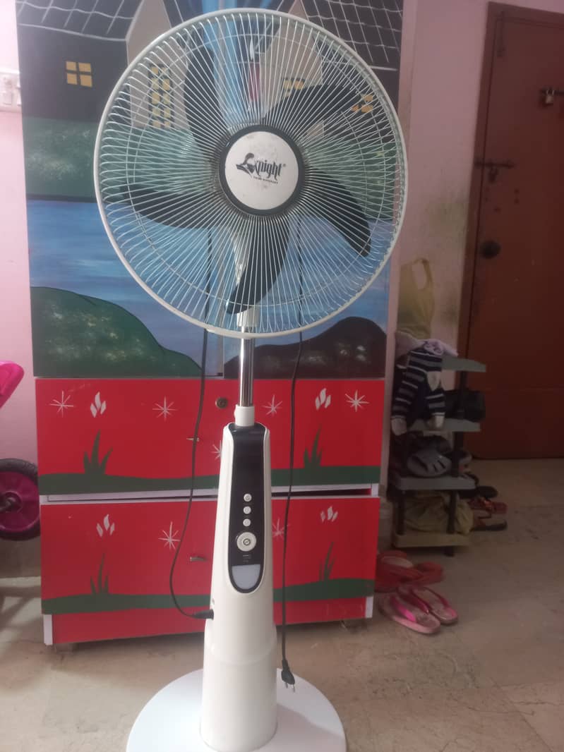 Stand Charging Fan 2