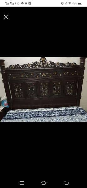 only 6 months used. pure wooden furniture nd guaranteed furniture. 4