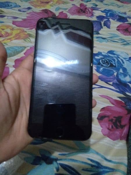 iphone 7plus 32gb non pta batry 76% panel chng ok h chalne me 0