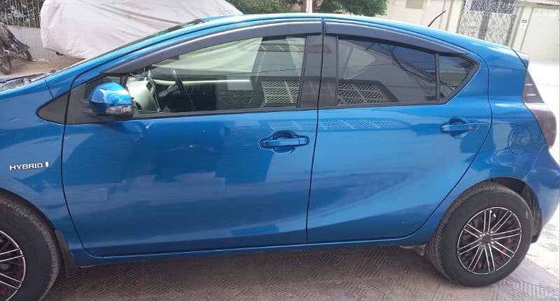 Toyota Aqua 2014 reg 2018, metallic blue, 4