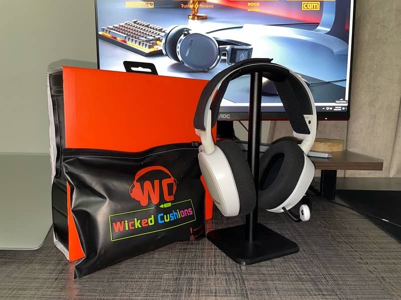 SteelSeries 7+ Wireless Gaming Headset with Extra Wicked Cushions 0