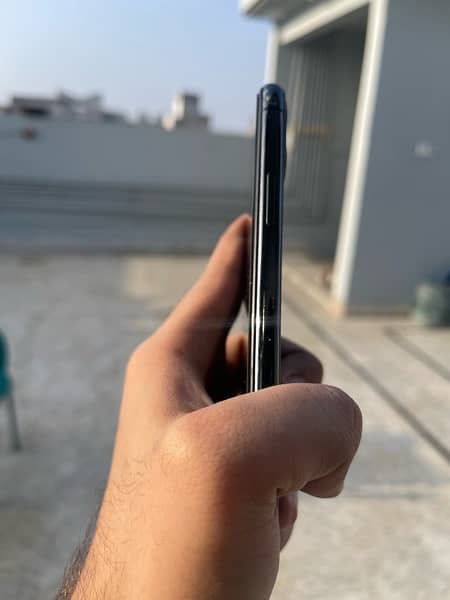 iphone 11 pro factory unlock with cover 4
