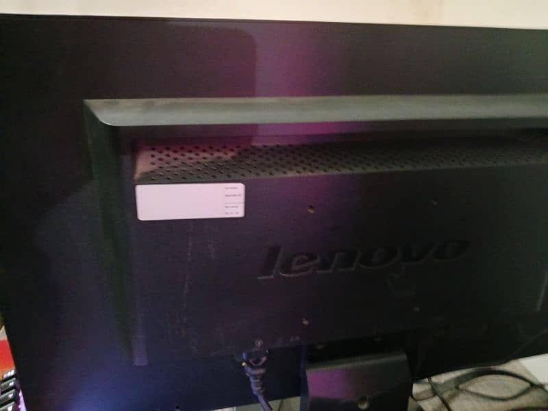 Lenovo 24-inch 1080p LED Montior with HDMI Port 7