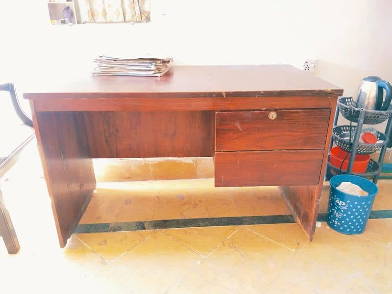 a very good study table at reasonable price 1