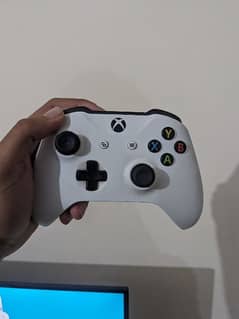 Xbox One S 1TB, 2 Controllers