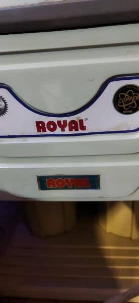 royal fan 3