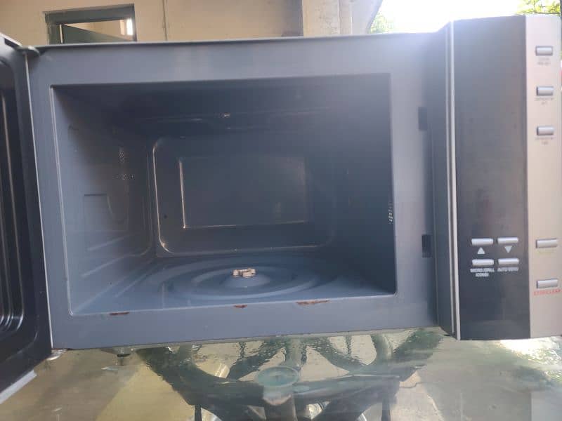 HOMAGE 34 L MICROWAVE OVEN WITH GRILL FUNCTION AWESOME CONDITION 10