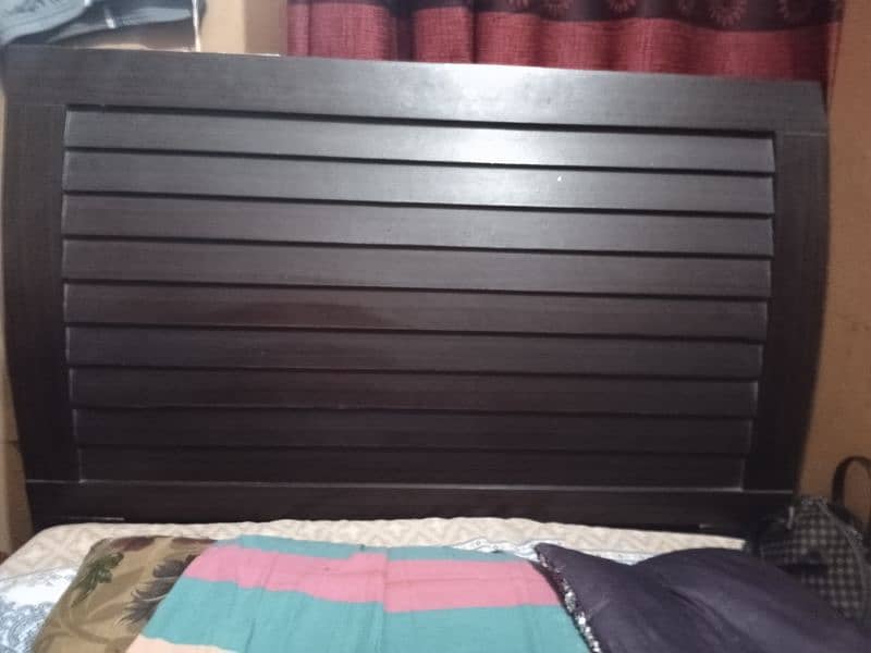 Single bed with metress for sale urgently 0