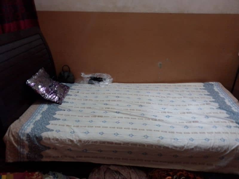 Single bed with metress for sale urgently 2