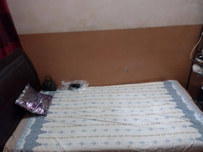 Single bed with metress for sale urgently 4