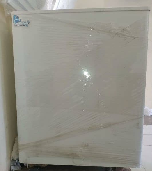 10/9 condition new refrigerator 4