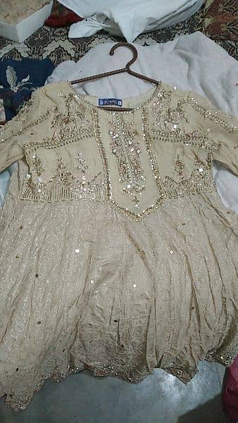 This 3pc suit is from rafia۔pk and excellent in condition 5