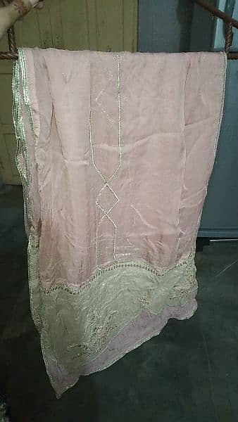 This 3pc suit is from rafia۔pk and excellent in condition 6