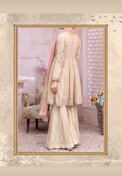 This 3pc suit is from rafia۔pk and excellent in condition 12