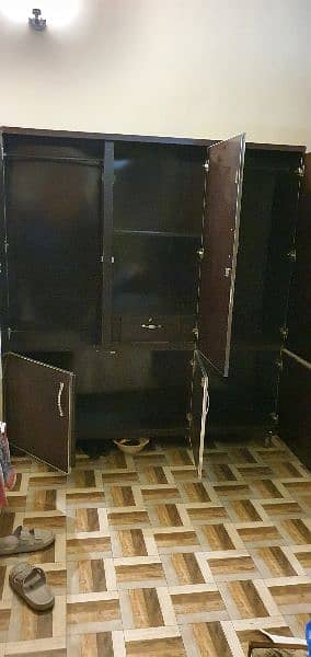 wood wardobe almari 6 door in good condition 1