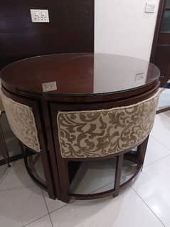 Round shaped 4 seater dining table