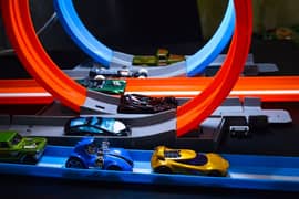 Hot Wheels double loop track with 8 Cars