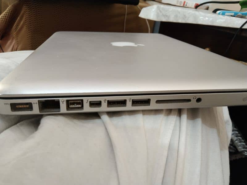 MacBook pro 12 mid 8/128ssd replaceable with laptops 4