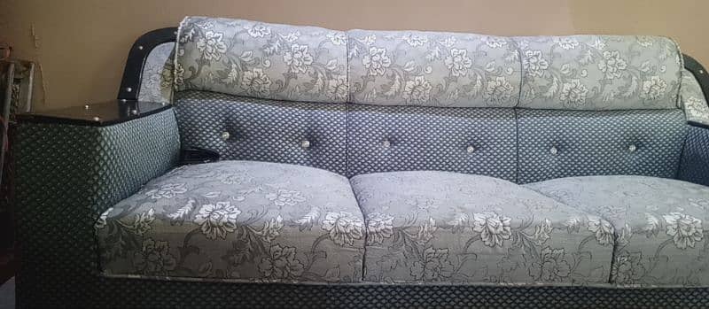6 seater sofa set in good condition 1