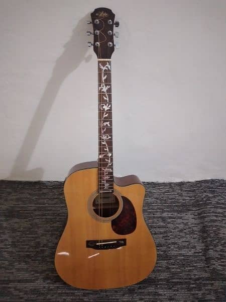 guitar in very good condition 2