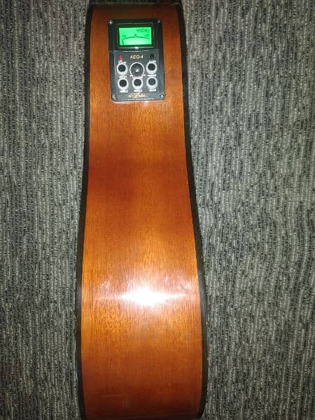 guitar in very good condition 4