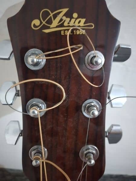 guitar in very good condition 5