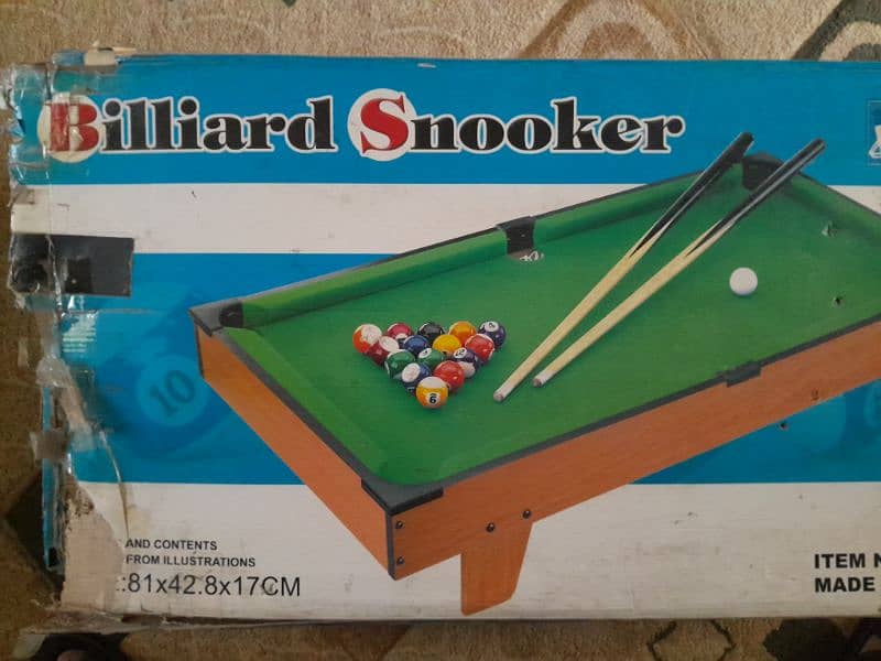 Small Billiard Snooker table with all accessories almost unused 8