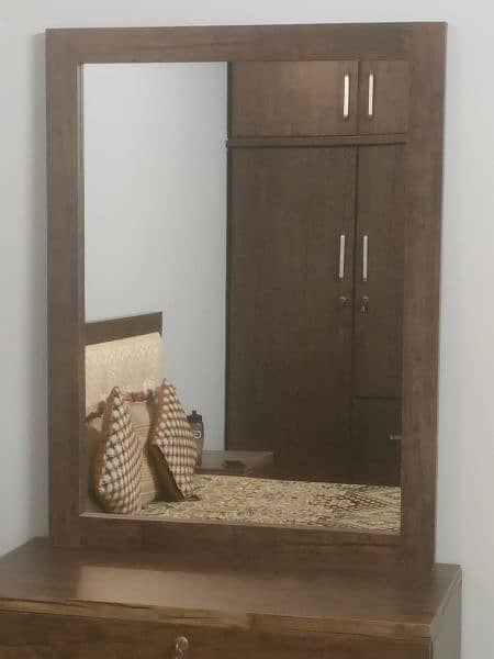 lasani mirror and dresser 10/10 condition 3