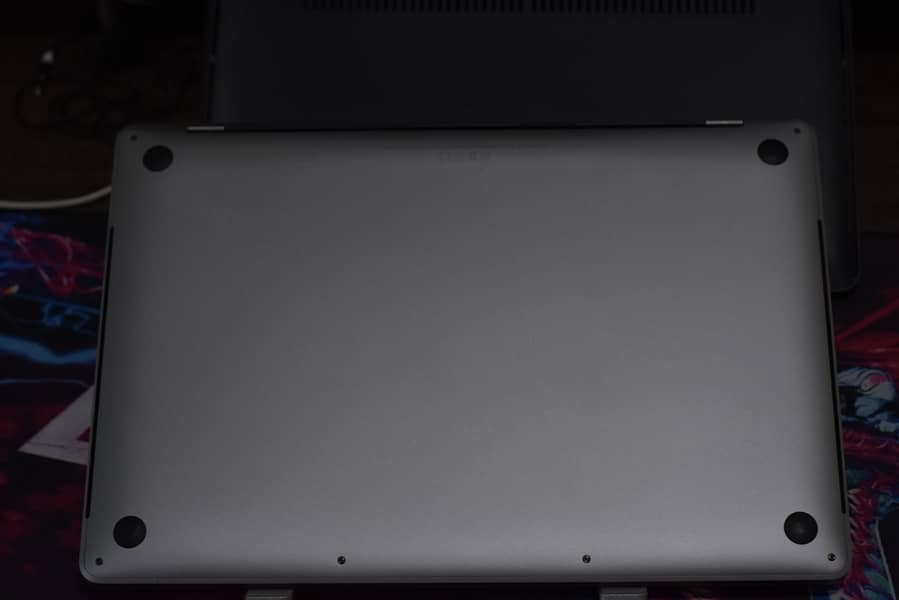Macbook pro 2017-Core i7-7th Generation with 6GB Graphics Card 2