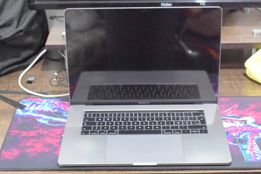 Macbook pro 2017-Core i7-7th Generation with 6GB Graphics Card 6