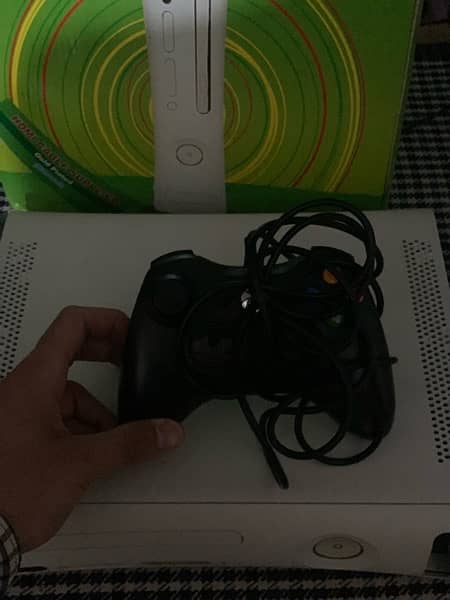 x box 360 in excellent condition 3