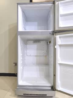 selling my used fridge 10/9 in condition cooling 100%