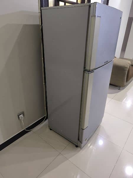 selling my used fridge 10/9 in condition cooling 100% 3