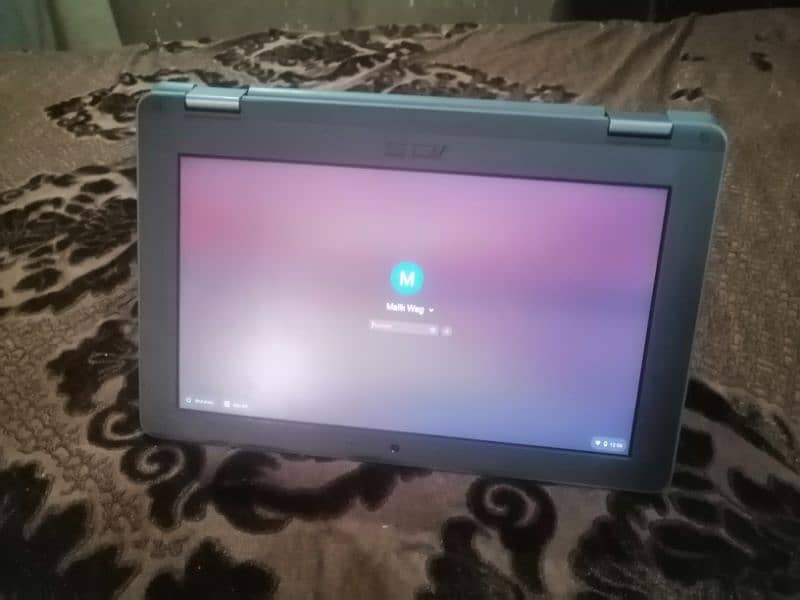 Asus Touch 4gb 32gb chromebook 360 rotateable 2